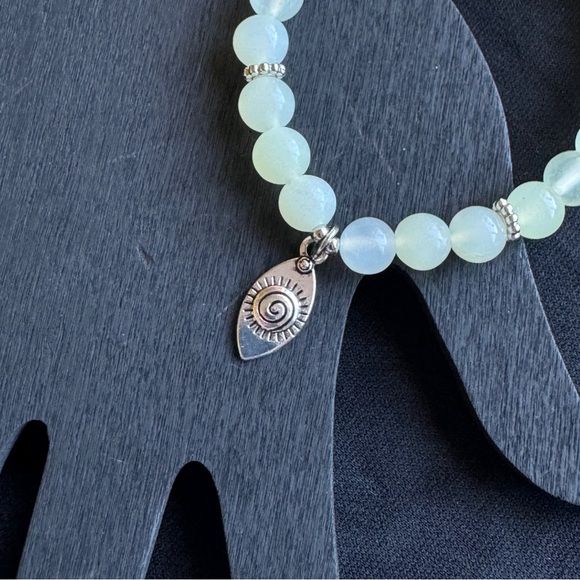 New Healing Stone New Jade Bead Silver Infinite Sun Charm Stretch Bracelet - Picture 7 of 9